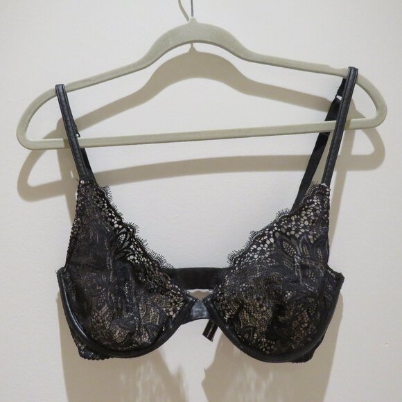 VICTORIA'S SECRET Very Sexy Bra Black Lace Faux Leather Bra Goth Feminine 32DDD - Picture 2 of 14